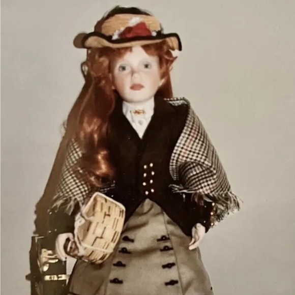 Maureen O’Hara WORLD GALLERY PORCELAIN DOLL - Hand Signed Limited Ed. Numbered - Picture 1 of 15